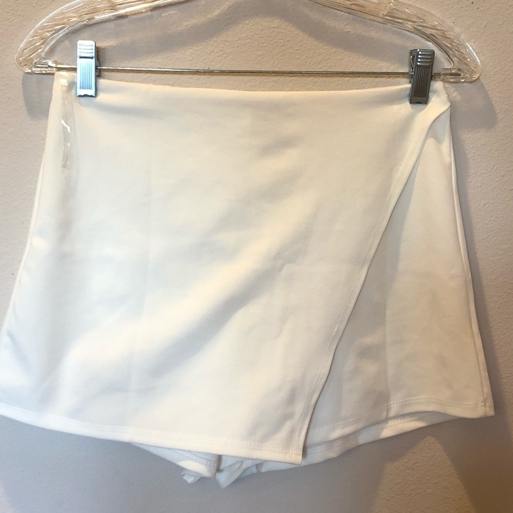 DAY & NIGHT White Short Size L made in USA